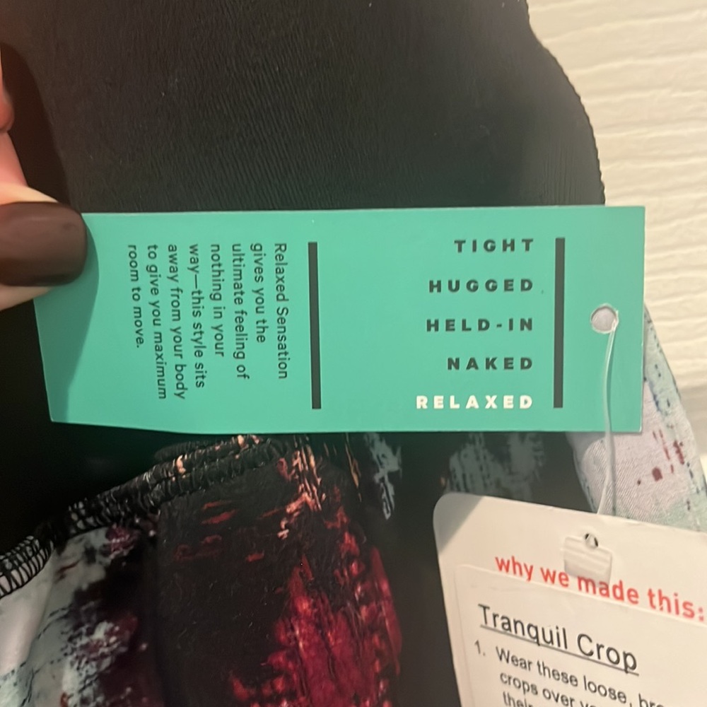 BNWT’S. Lululemon Tranquil Crop - Picture 12 of 13